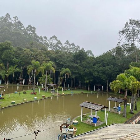 Pesqueiro Restaurante E Pousada Pingo De Ouro بيدادي المظهر الخارجي الصورة